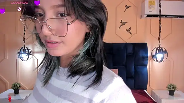 Snapshot of Yazmin_rouse chatting on December 12, 2:22 pm Yazmin rouse online show from December 12, 2:22 pm