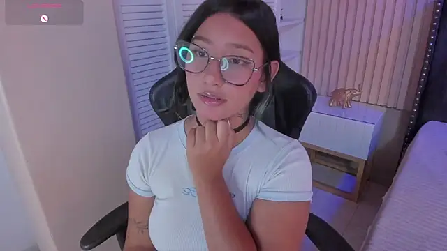 Snapshot of Yazmin_rouse chatting on March 19, 5:39 pm Yazmin rouse online show from March 19, 5:39 pm