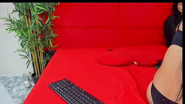 elena and derek online show from December 15, 7:57 am