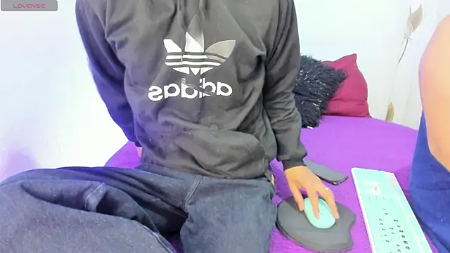 elena and derek online show from December 29, 11:07 am