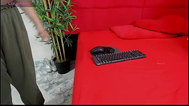 elena and derek online show from January 6, 6:31 pm