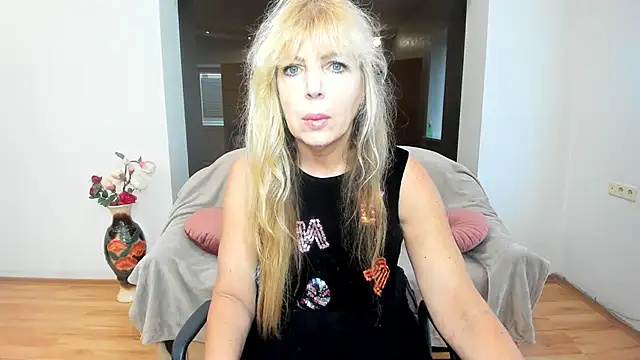 Snapshot of Anna_Diax chatting on November 27, 12:29 pm Anna Diax online show from November 27, 12:29 pm