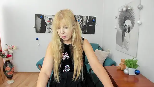 Snapshot of Anna_Diax chatting on February 1, 12:48 pm Anna Diax online show from February 1, 12:48 pm