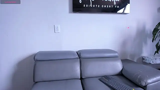 RoxyRoss  online show from March 22, 2:14 pm