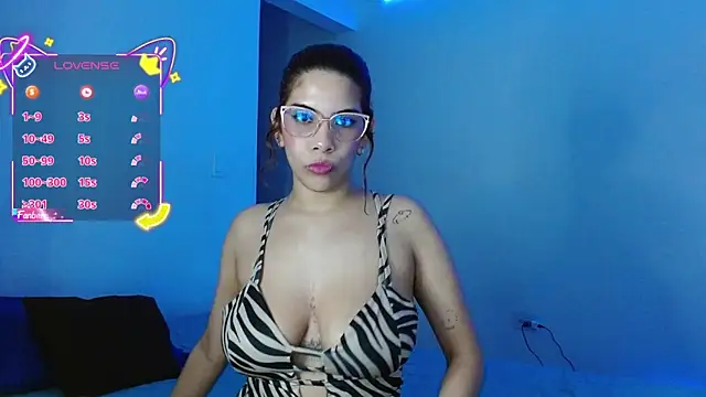 Snapshot of mishell1collins chatting on February 12, 12:05 am mishell1collins online show from February 12, 12:05 am