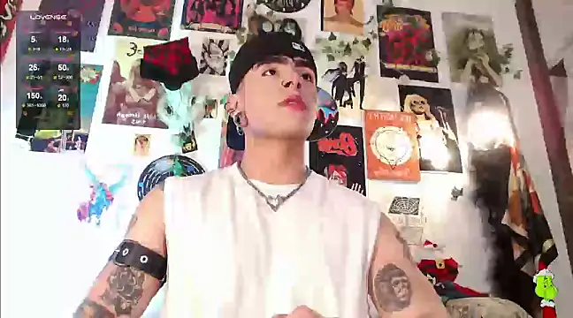 Snapshot of Mathew_stardust chatting on December 30, 2:20 am Mathew stardust online show from December 30, 2:20 am