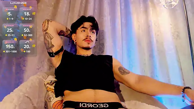 Snapshot of Mathew_stardust chatting on December 13, 11:43 pm Mathew stardust online show from December 13, 11:43 pm