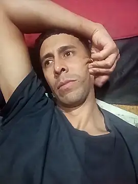 Snapshot of ElBati492 chatting on October 10, 6:23 am ElBati492 online show from October 10, 6:23 am