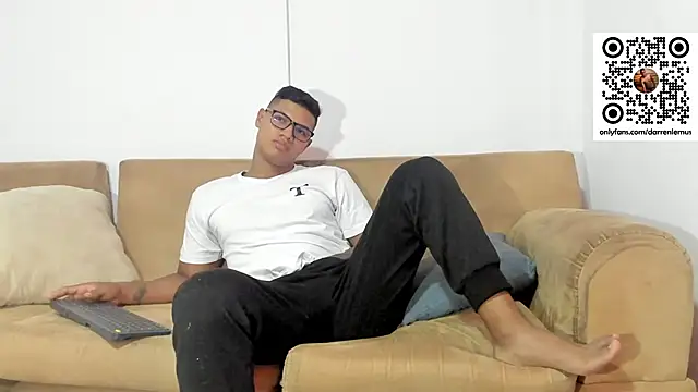 Snapshot of Darren_hot2 chatting on February 7, 9:26 pm Darren hot2 online show from February 7, 9:26 pm