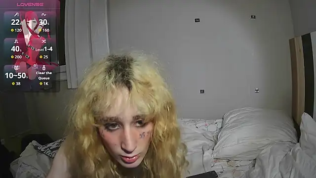 piou-sissy online show from March 7, 9:01 pm