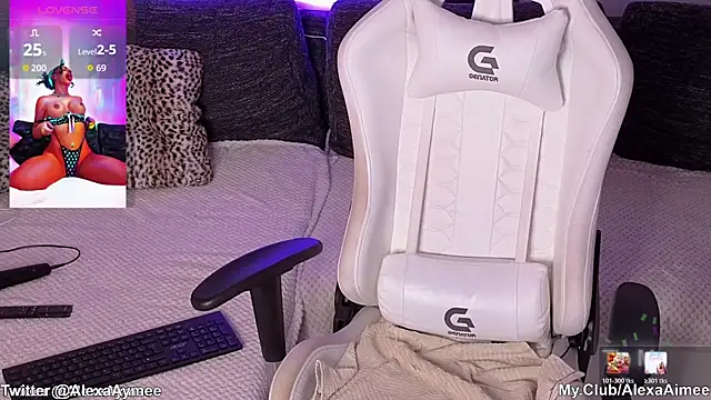 AlexaAimee online show from March 25, 10:10 am