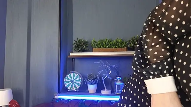JesiaFoxi online show from January 4, 6:30 pm