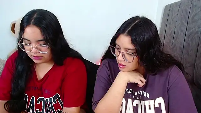 Snapshot of maddie-and-chelsea- chatting on January 12, 10:43 pm maddie-and-chelsea- online show from January 12, 10:43 pm