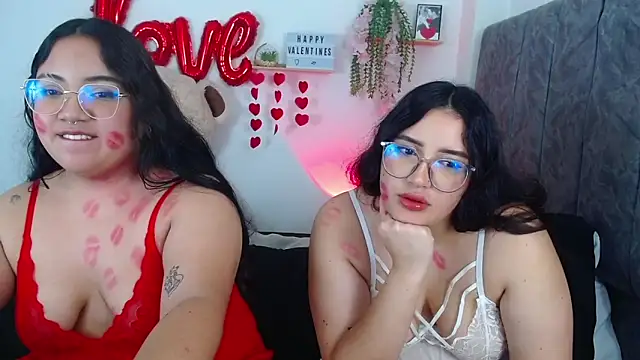 Snapshot of maddie-and-chelsea- chatting on February 13, 11:17 am maddie-and-chelsea- online show from February 13, 11:17 am