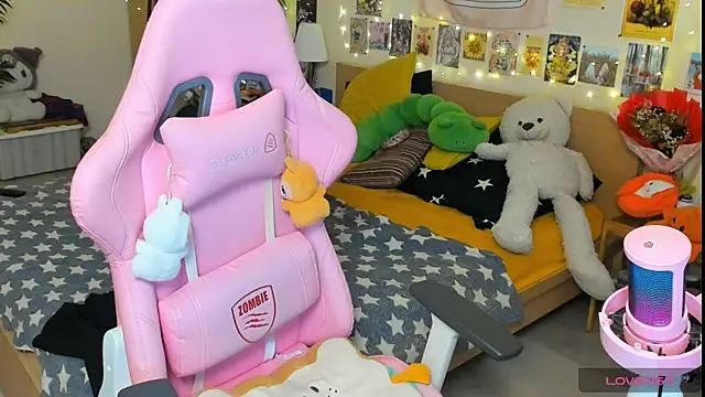 Snapshot of Sunny_Elly chatting on June 18, 5:39 pm Sunny Elly online show from June 18, 5:39 pm