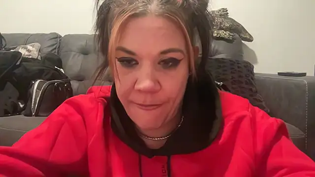 Snapshot of RavenRayyy chatting on November 11, 6:46 am RavenRayyy online show from November 11, 6:46 am