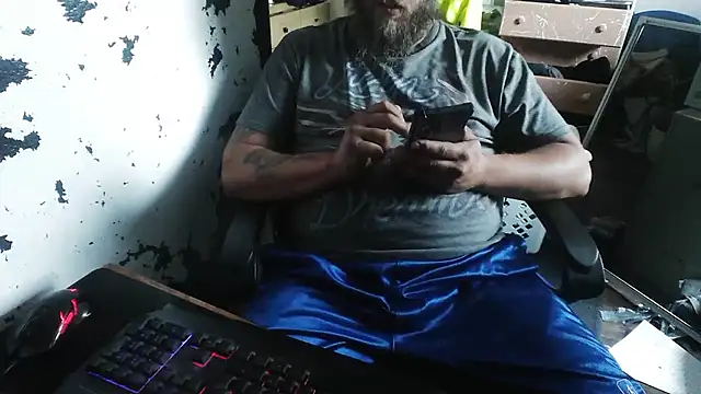 slickwill123 online show from June 10, 6:40 pm