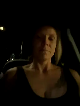 Snapshot of hotNReady6969 chatting on October 25, 11:32 pm hotNReady6969 online show from October 25, 11:32 pm