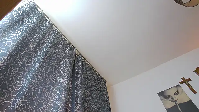 Snapshot of AnyaRose chatting on March 10, 9:03 am AnyaRose online show from March 10, 9:03 am