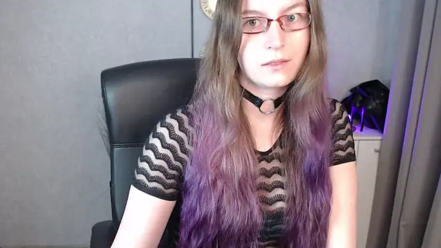 Snapshot of emmaxDelight chatting on October 22, 5:30 am emmaxDelight online show from October 22, 5:30 am