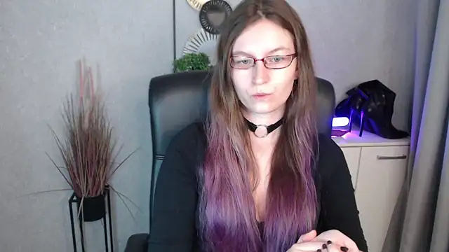 Snapshot of emmaxDelight chatting on October 28, 6:50 am emmaxDelight online show from October 28, 6:50 am