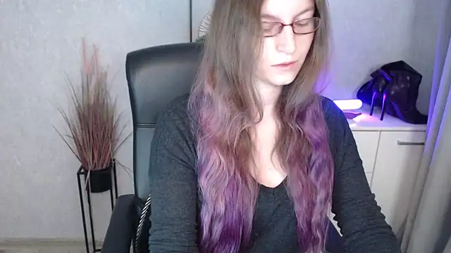 Snapshot of emmaxDelight chatting on October 30, 6:37 am emmaxDelight online show from October 30, 6:37 am