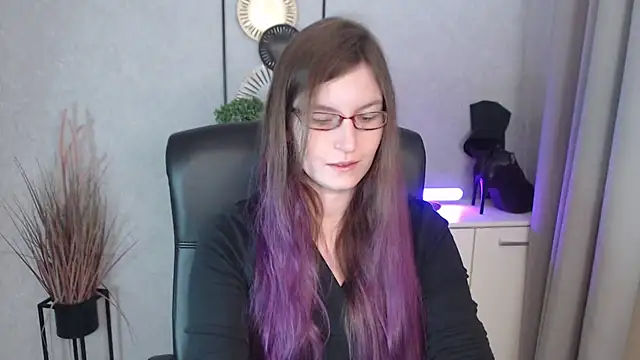 Snapshot of emmaxDelight chatting on November 19, 6:35 am emmaxDelight online show from November 19, 6:35 am