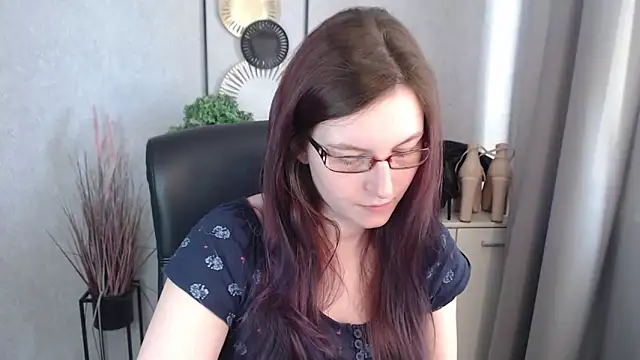 emmaxDelight online show from March 12, 1:28 pm