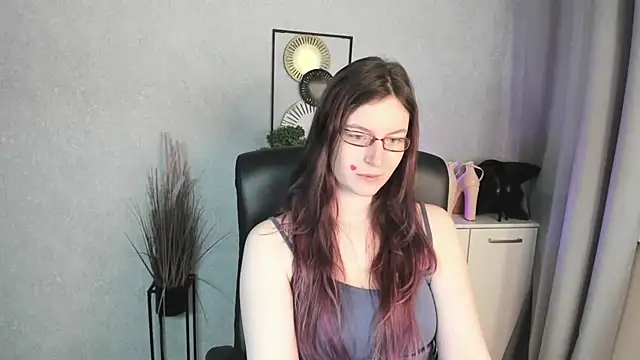 Snapshot of emmaxDelight chatting on May 6, 5:25 am emmaxDelight online show from May 6, 5:25 am