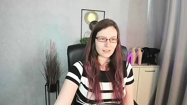 Snapshot of emmaxDelight chatting on May 11, 5:24 am emmaxDelight online show from May 11, 5:24 am