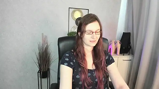 Snapshot of emmaxDelight chatting on May 13, 5:27 am emmaxDelight online show from May 13, 5:27 am