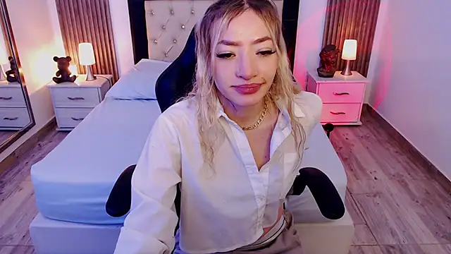 zoe jones13 online show from October 8, 3:15 am