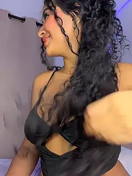 Snapshot of quianna_ chatting on April 18, 7:07 pm quianna online show from April 18, 7:07 pm