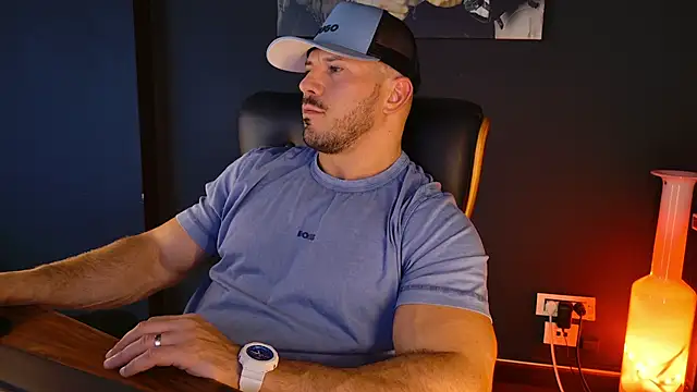 Snapshot of AngeloEric chatting on October 29, 2:19 pm AngeloEric online show from October 29, 2:19 pm