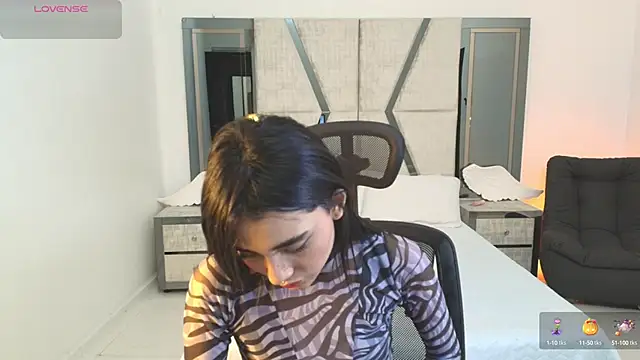 Snapshot of lilithTeen1_ chatting on December 29, 2:00 pm lilithTeen1 online show from December 29, 2:00 pm