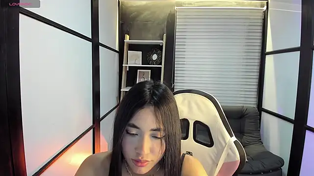Snapshot of lilithTeen1_ chatting on January 21, 7:37 am lilithTeen1 online show from January 21, 7:37 am