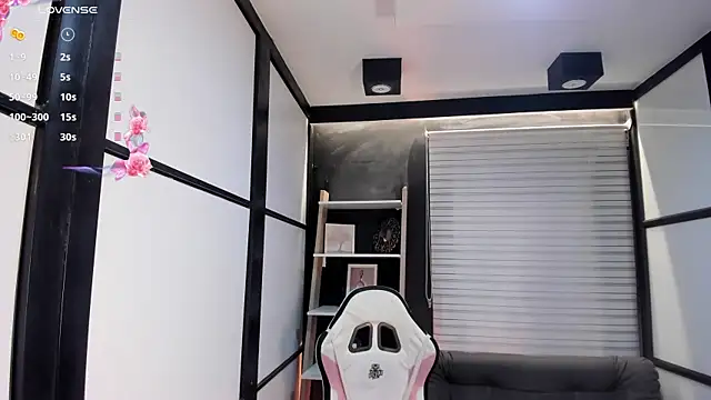 Snapshot of lilithTeen1_ chatting on January 30, 7:39 am lilithTeen1 online show from January 30, 7:39 am