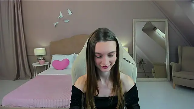 Snapshot of AshleyMillsss chatting on December 4, 7:28 am AshleyMillsss online show from December 4, 7:28 am