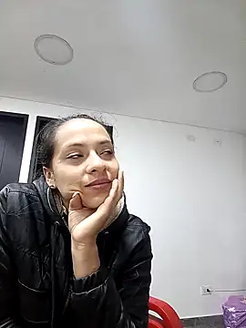 loren3124 online show from December 13, 7:25 am