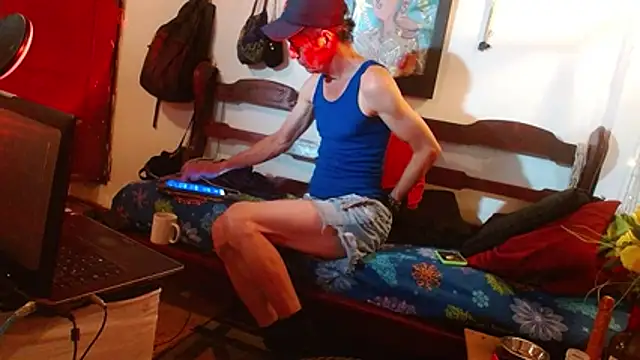 laye19 online show from February 8, 5:11 am