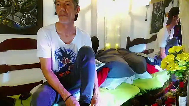 laye19 online show from March 31, 11:05 pm