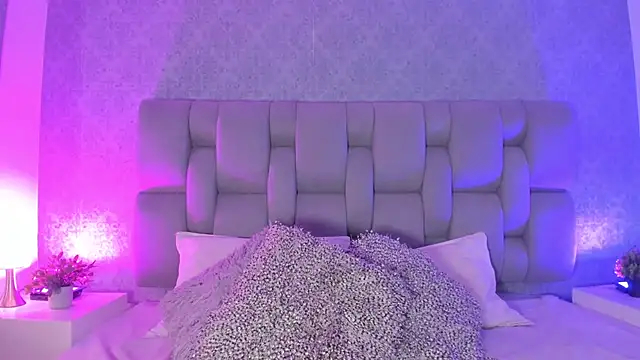 KarolRojas  online show from October 3, 3:47 am