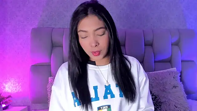 KarolRojas  online show from October 6, 3:37 am