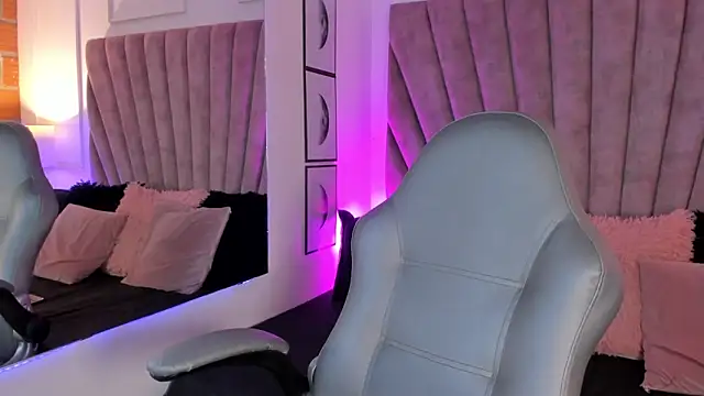 KarolRojas  online show from October 11, 3:39 am