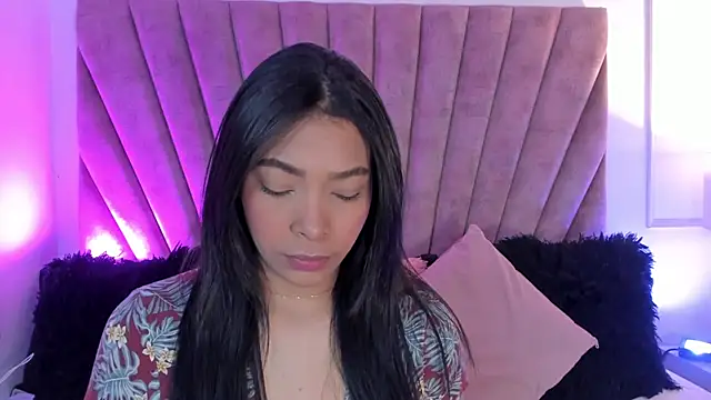 KarolRojas  online show from October 22, 3:18 am