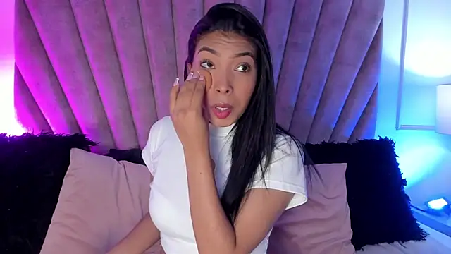 KarolRojas  online show from November 10, 12:15 pm