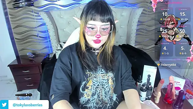 Snapshot of toky_doll chatting on December 7, 9:33 pm toky doll online show from December 7, 9:33 pm