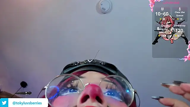 Snapshot of toky_doll chatting on December 10, 11:08 pm toky doll online show from December 10, 11:08 pm