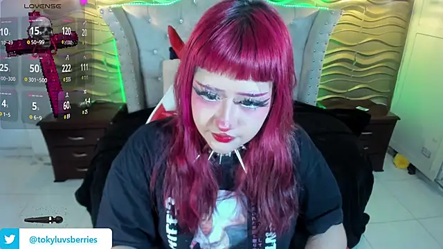 Snapshot of toky_doll chatting on January 30, 12:39 am toky doll online show from January 30, 12:39 am