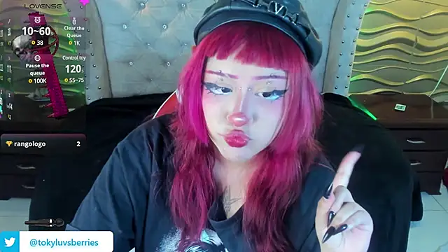 Snapshot of toky_doll chatting on January 31, 11:56 pm toky doll online show from January 31, 11:56 pm